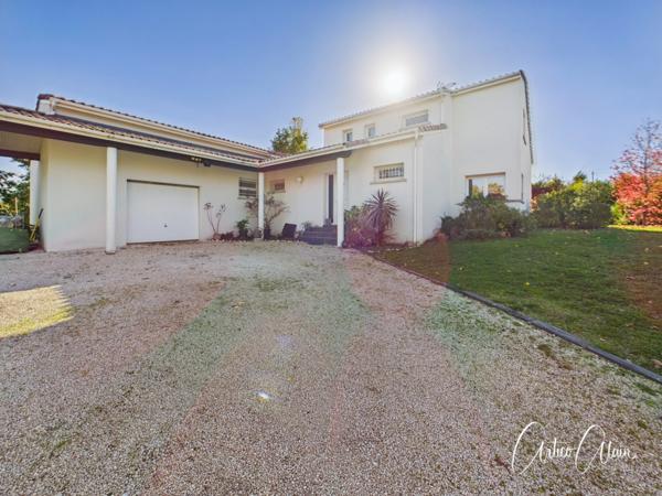 Maison à vendre 6 pièces de 172 m² avec piscine