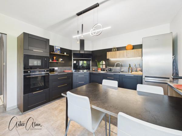 Maison à vendre 6 pièces de 172 m² avec piscine