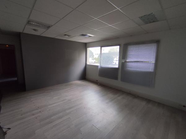 Gémenos ? Bureau de 51 m² à louer, emplacement stratégique pour entreprise
