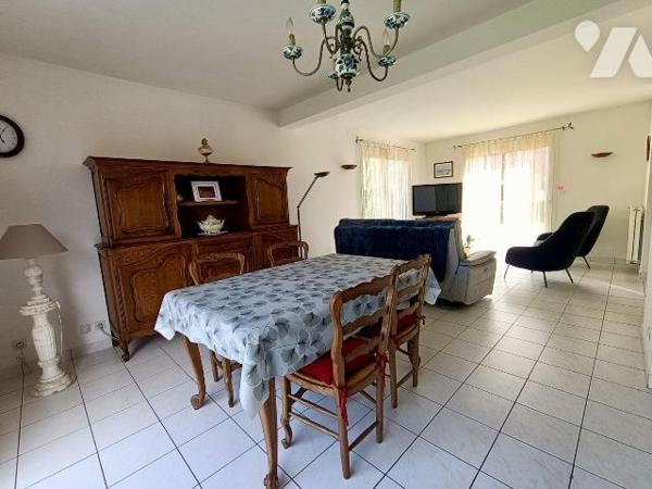 NOUVEAUTE TRENTE CINQ NOTAIRES - dans le quartier recherché du Bois de Carcé qui offre une prox...