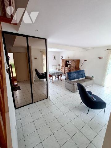 NOUVEAUTE TRENTE CINQ NOTAIRES - dans le quartier recherché du Bois de Carcé qui offre une prox...