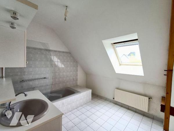 NOUVEAUTE TRENTE CINQ NOTAIRES - dans le quartier recherché du Bois de Carcé qui offre une prox...