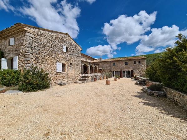 Magnifique propriété de 20 hectares dans la campagne provençale