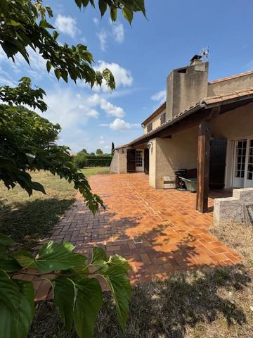 Grande maison avec beau terrain et piscine. Bram (11150)