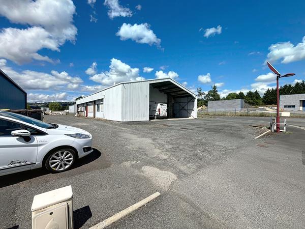 A VENDRE EN EXCLUSIVITE - Local d'activité Allassac 320 m2 avec auvent bureau-salle d'eau-WC-chambre froide