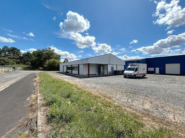 A VENDRE EN EXCLUSIVITE - Local d'activité Allassac 320 m2 avec auvent bureau-salle d'eau-WC-chambre froide
