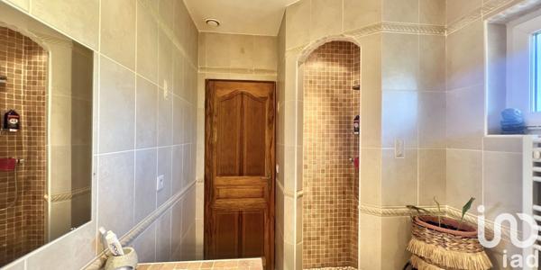 Maison 5 pièces de 155 m² à Courthézon (84350)