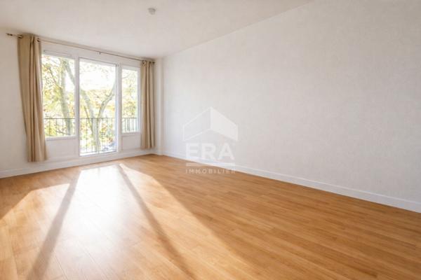 Appartement 3 pièces 75 m² LUMINEUX- BALCON -PARKING-CAVE