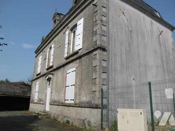 VERNOUX EN GATINE -Maison divisée en 3 appartements