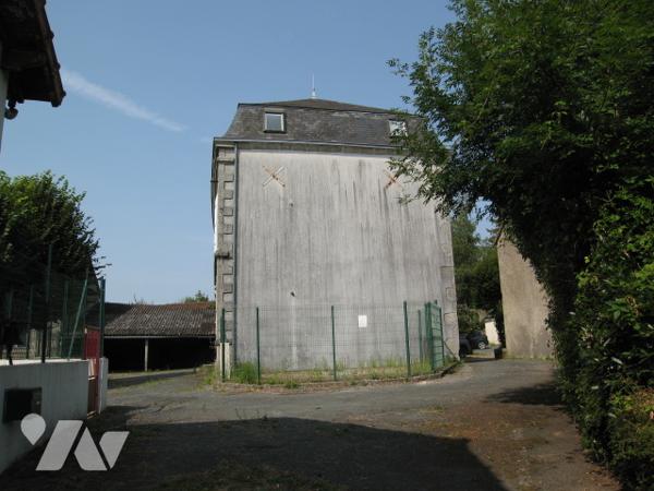 VERNOUX EN GATINE -Maison divisée en 3 appartements