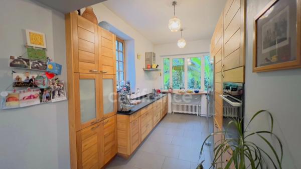 Finistère (29) – À vendre à PONT AVEN - Maison à vendre 6 pièces de 145 m² habitable et 230 m² utile - Terrain de 4 500 m² - Garage - Atelier - Serre.