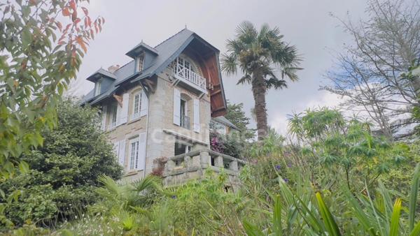 Finistère (29) – À vendre à PONT AVEN - Maison à vendre 6 pièces de 145 m² habitable et 230 m² utile - Terrain de 4 500 m² - Garage - Atelier - Serre.