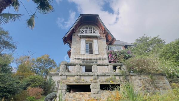 Finistère (29) – À vendre à PONT AVEN - Maison à vendre 6 pièces de 145 m² habitable et 230 m² utile - Terrain de 4 500 m² - Garage - Atelier - Serre.