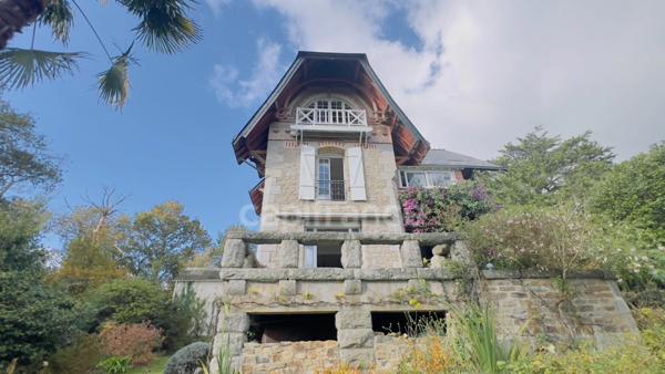 Finistère (29) – À vendre à PONT AVEN - Maison à vendre 6 pièces de 145 m² habitable et 230 m² utile - Terrain de 4 500 m² - Garage - Atelier - Serre.