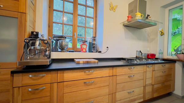 Finistère (29) – À vendre à PONT AVEN - Maison à vendre 6 pièces de 145 m² habitable et 230 m² utile - Terrain de 4 500 m² - Garage - Atelier - Serre.