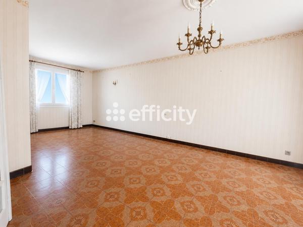 Maison
         5 pièces
        - 91 m² 267 000 € *
