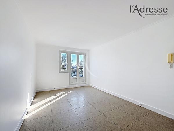 Appartement Nanterre 1 pièce(s) 25 m2/Cave