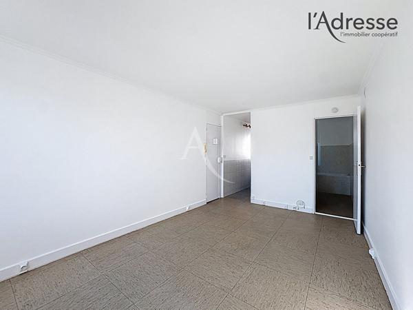 Appartement Nanterre 1 pièce(s) 25 m2/Cave