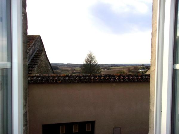 Maison de village en pierre de 2 chambres avec garage et cour