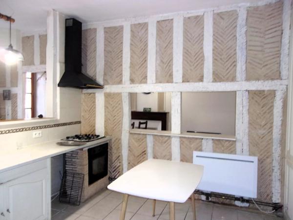 Maison de village en pierre de 2 chambres avec garage et cour
