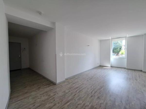Location                                                      Appartement
                        
                     4 pièces                      101 m2                     à Carmaux
