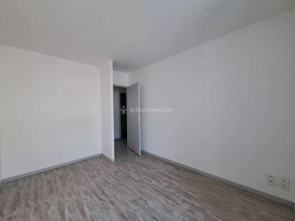Location                                                      Appartement
                        
                     4 pièces                      101 m2                     à Carmaux