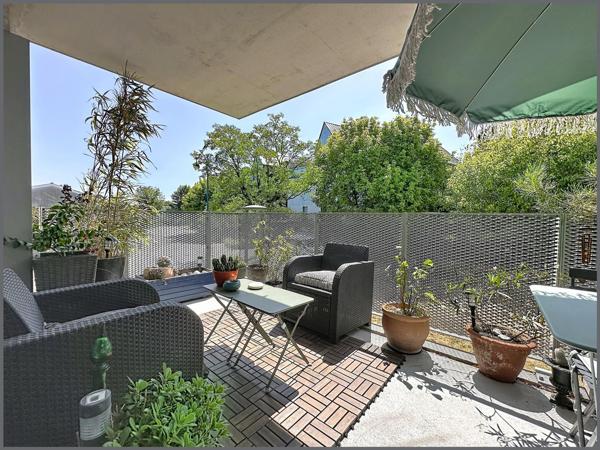 T2 RÉCENT AVEC GRAND BALCON ET PARKING !