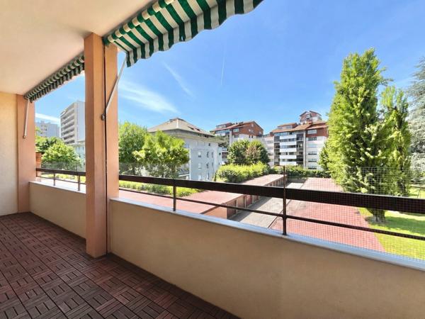 SECTEUR NOVEL - SPACIEUX T3 70 M2 - 1er ETAGE- GRAND BALCON - CA