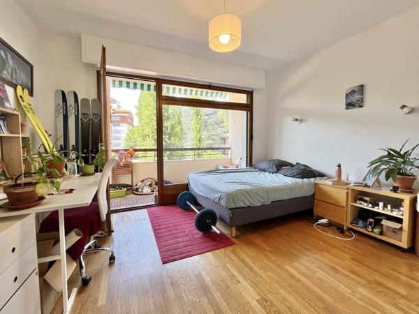 SECTEUR NOVEL - SPACIEUX T3 70 M2 - 1er ETAGE- GRAND BALCON - CA
