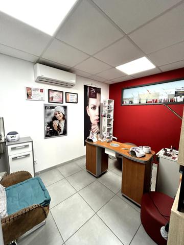 Local commercial idéalement situé + stockage + appartement