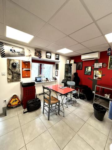 Local commercial idéalement situé + stockage + appartement