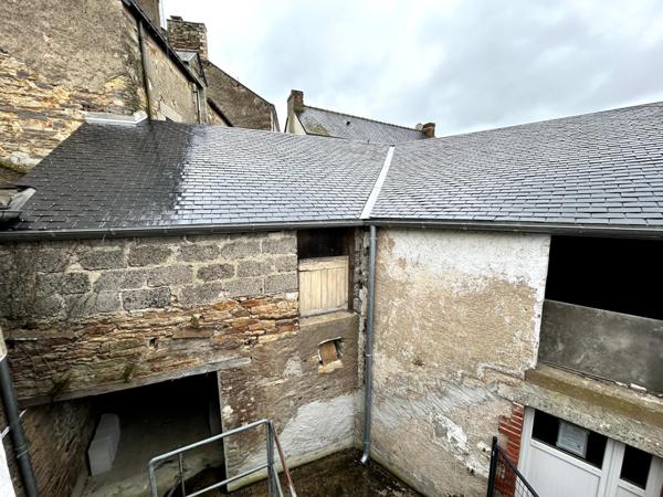 Local commercial idéalement situé + stockage + appartement