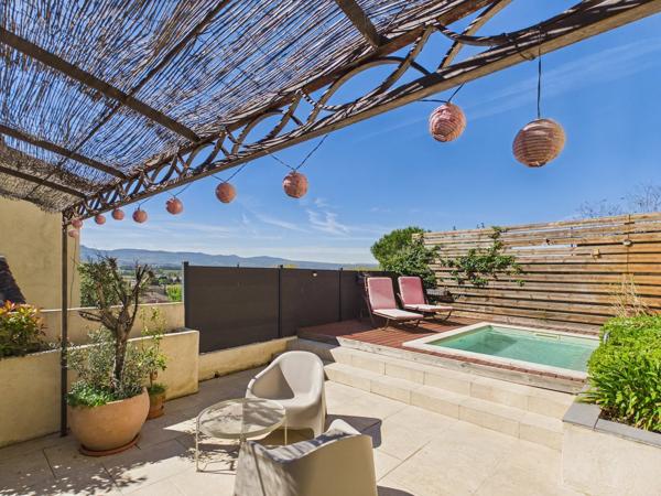 Authentique maison de village du XVIIᵉ siècle avec terrasse, piscine et vue – à 30 min d’Aix-en-Provence