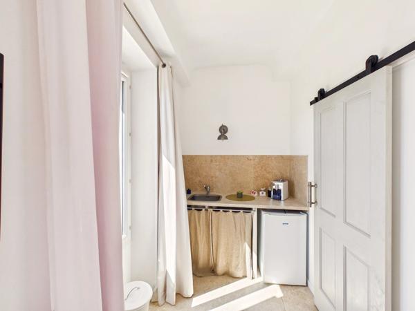 Authentique maison de village du XVIIᵉ siècle avec terrasse, piscine et vue – à 30 min d’Aix-en-Provence
