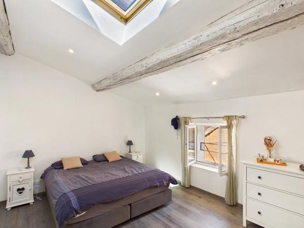 Authentique maison de village du XVIIᵉ siècle avec terrasse, piscine et vue – à 30 min d’Aix-en-Provence