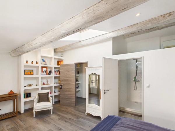 Authentique maison de village du XVIIᵉ siècle avec terrasse, piscine et vue – à 30 min d’Aix-en-Provence