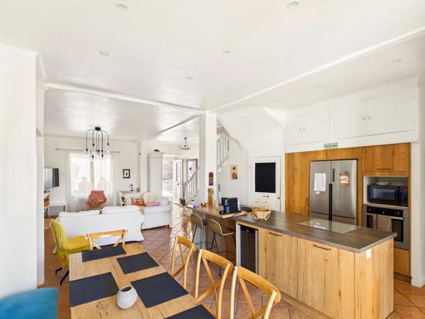 Authentique maison de village du XVIIᵉ siècle avec terrasse, piscine et vue – à 30 min d’Aix-en-Provence