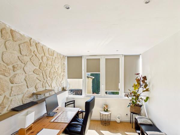 Authentique maison de village du XVIIᵉ siècle avec terrasse, piscine et vue – à 30 min d’Aix-en-Provence
