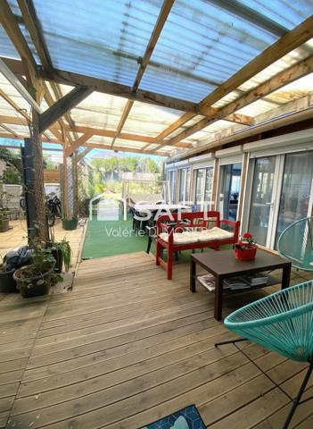 Maison 5 chambres avec jardin, pergola, garage, piscine et jacuzzi