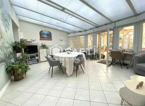Maison 5 chambres avec jardin, pergola, garage, piscine et jacuzzi