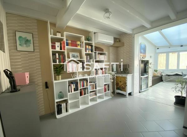 Maison 5 chambres avec jardin, pergola, garage, piscine et jacuzzi