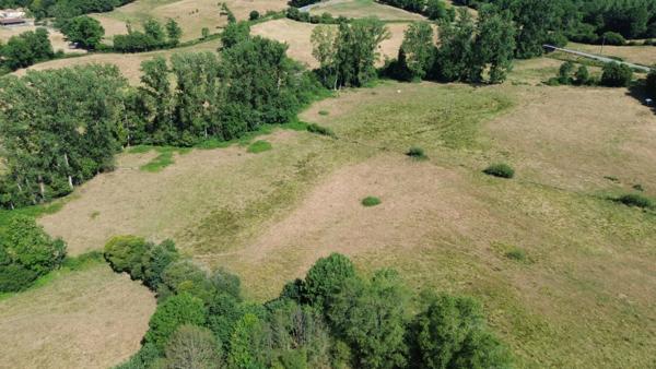 Genouillac (Terre de haute Charente). Propriété rurale sur 19 hectares
