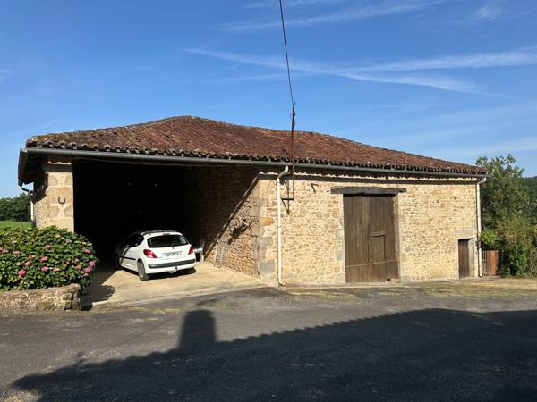 Genouillac (Terre de haute Charente). Propriété rurale sur 19 hectares