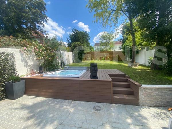  	Vue sur Paris - Lumineux - Calme - Très beaux volumes