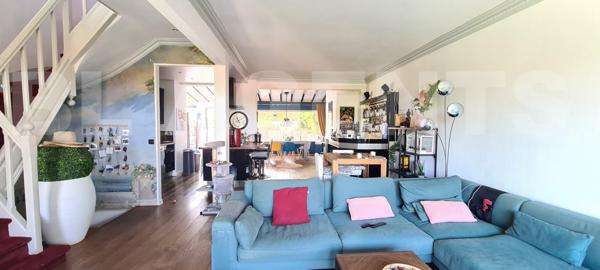  	Vue sur Paris - Lumineux - Calme - Très beaux volumes