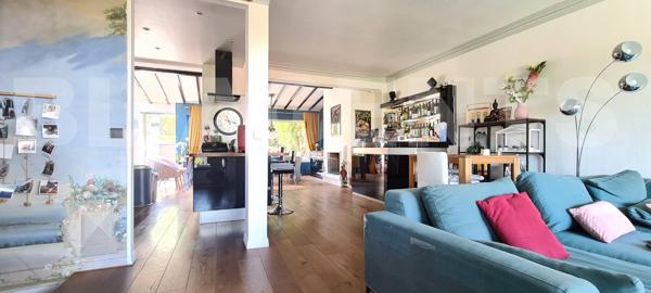  	Vue sur Paris - Lumineux - Calme - Très beaux volumes