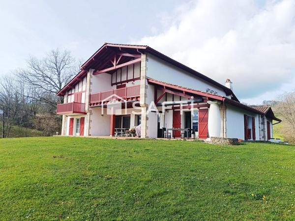 Sare superbe villa de 650m2 sur terrain de 7860m2 avec piscine intérieure