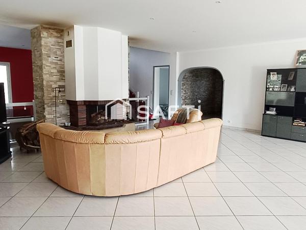 Sare superbe villa de 650m2 sur terrain de 7860m2 avec piscine intérieure