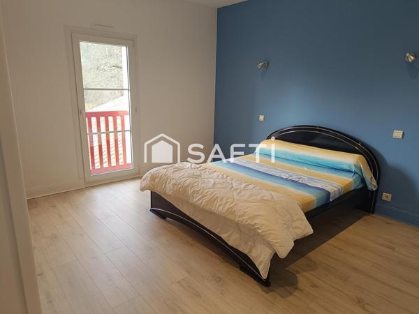 Sare superbe villa de 650m2 sur terrain de 7860m2 avec piscine intérieure