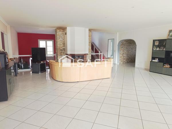 Sare superbe villa de 650m2 sur terrain de 7860m2 avec piscine intérieure